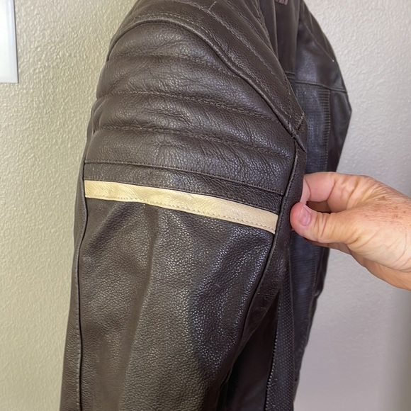 Mens BILT leather perforated motorcycle jacket with back shoulder & elbow armor. - Picture 4 of 13